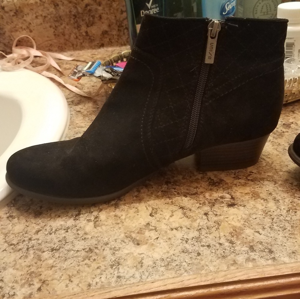 Unisa booties